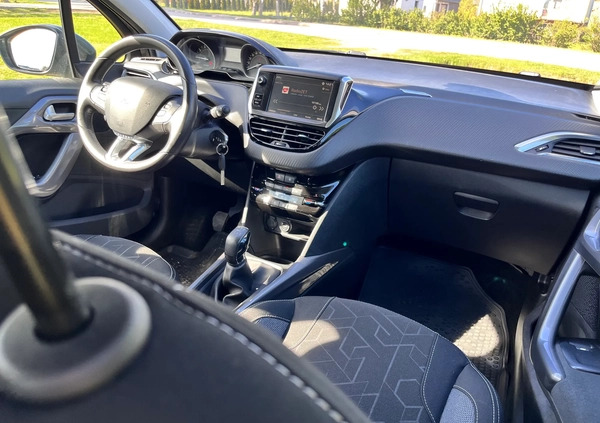 Peugeot 2008 cena 38999 przebieg: 136500, rok produkcji 2017 z Puławy małe 211